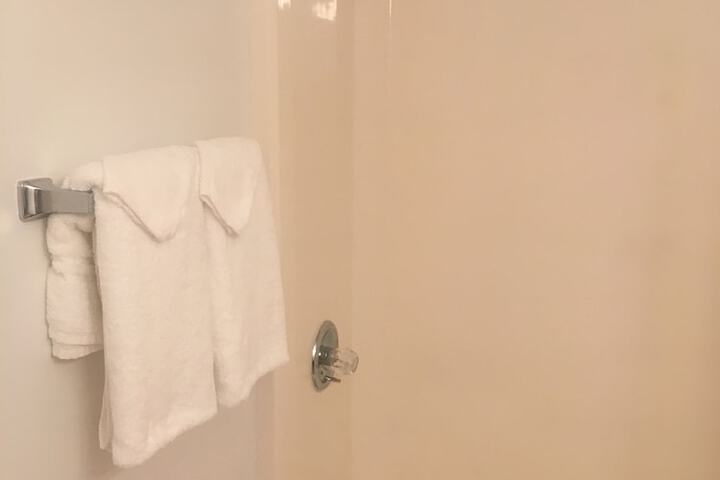 Room 27 of 34