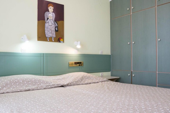 Room 14 of 38