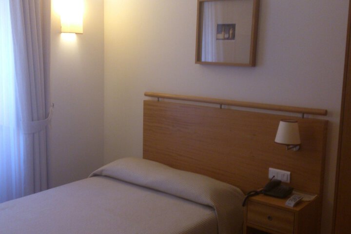 Room 4 of 51