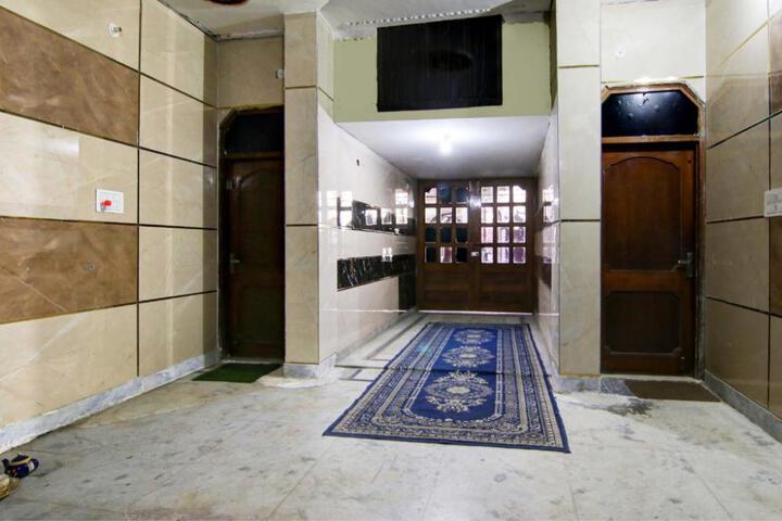 Hotel O Royal Inn