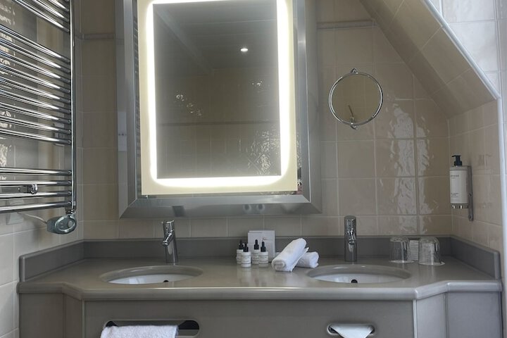 Room 43 of 58