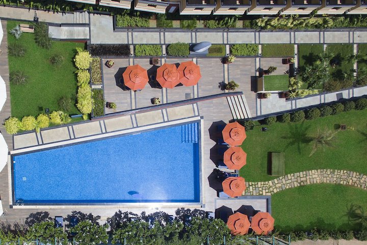 Hotel with Pool