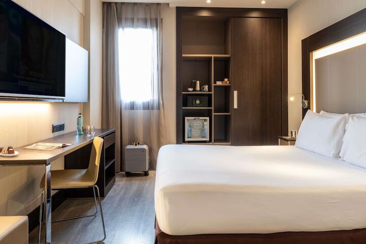 Room 35 of 206