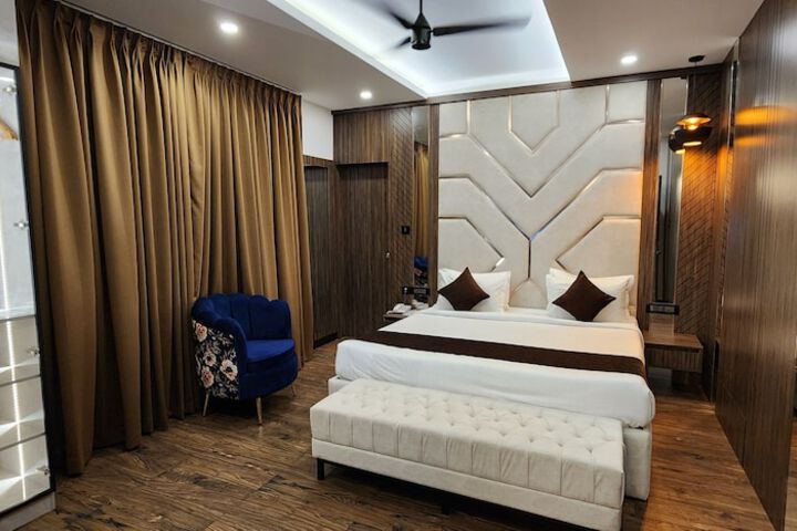 Room 26 of 76