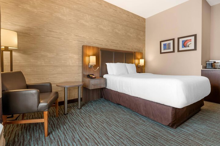 Room 32 of 73