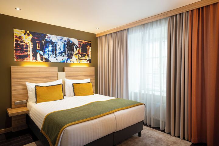 Room 16 of 31