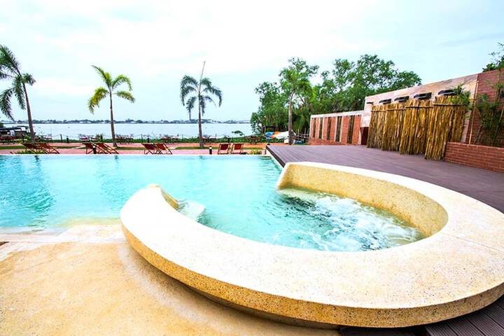 Pool Hotel