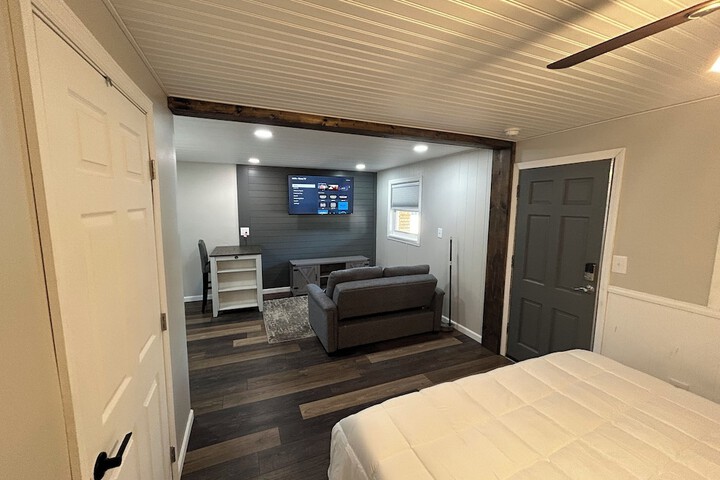 Room 2 of 6