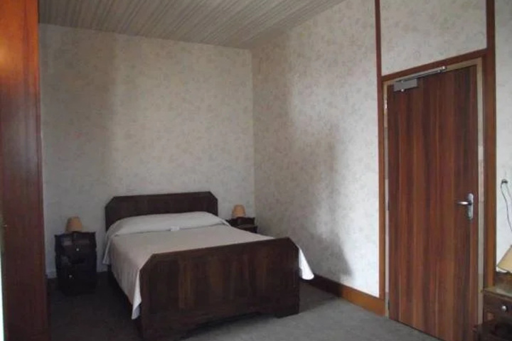 Room 3 of 10