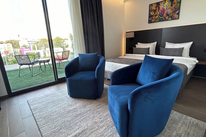 Room 4 of 25