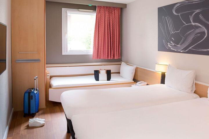 Room 15 of 103