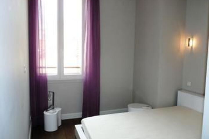 Room 8 of 18