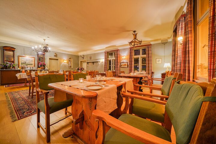 Dining 55 of 69