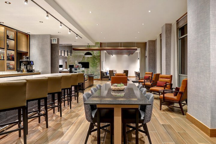 Lounge 43 of 44