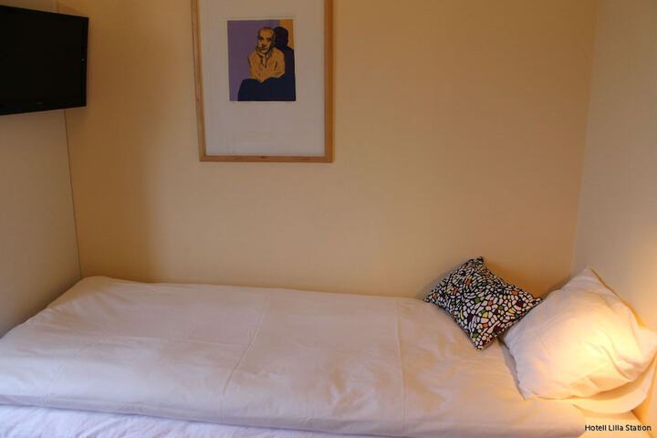 Room 3 of 32