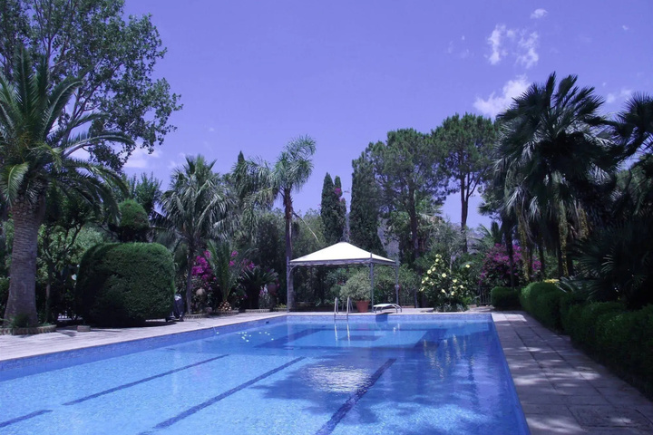 Pool 10 of 14