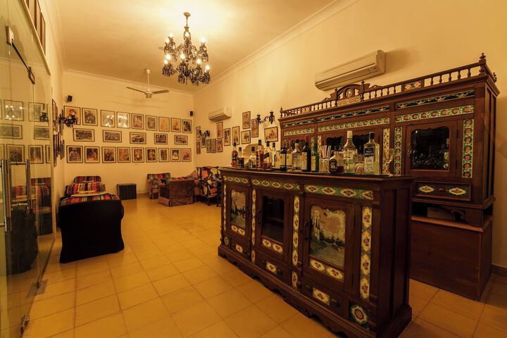 Lounge 29 of 73