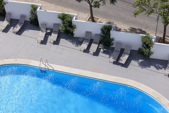 Pools & Facilities