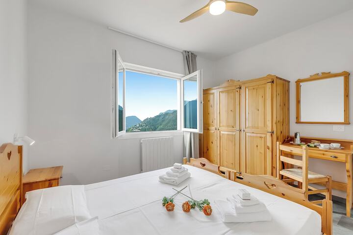 Room 4 of 37
