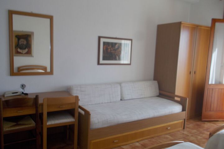 Room 5 of 65