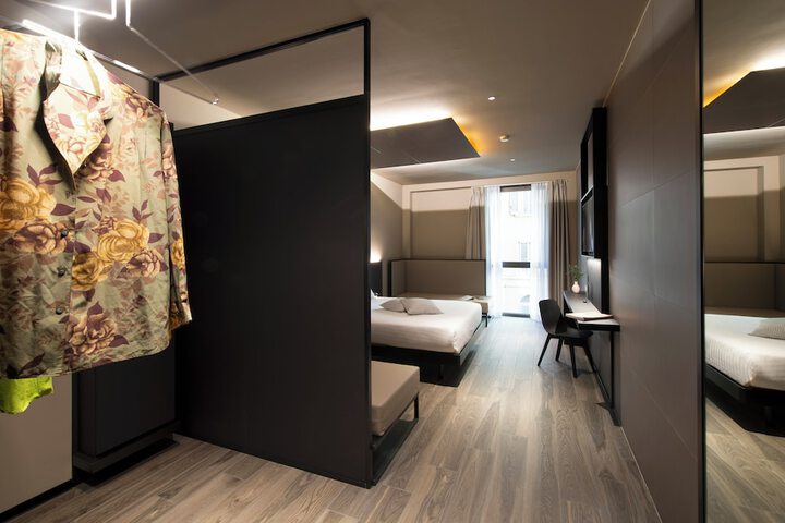 Room 11 of 34