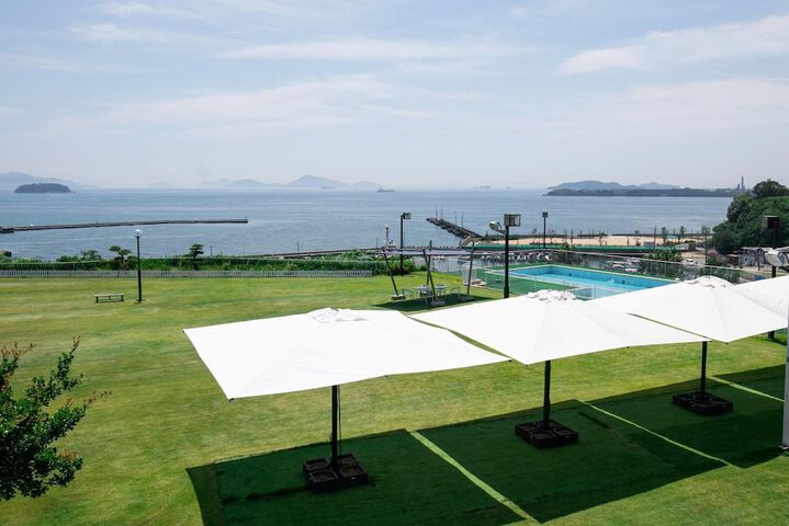 Hotel Pool