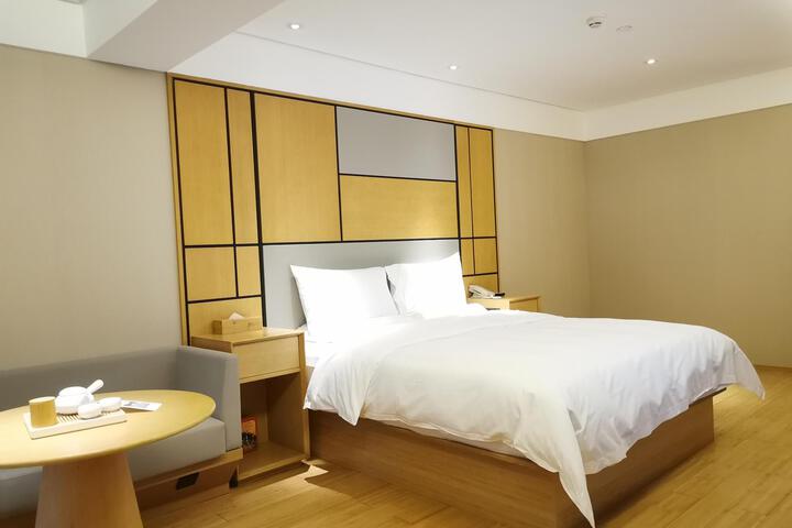 Room 8 of 18