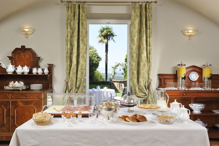 Breakfast/Coffee Service 28 of 63