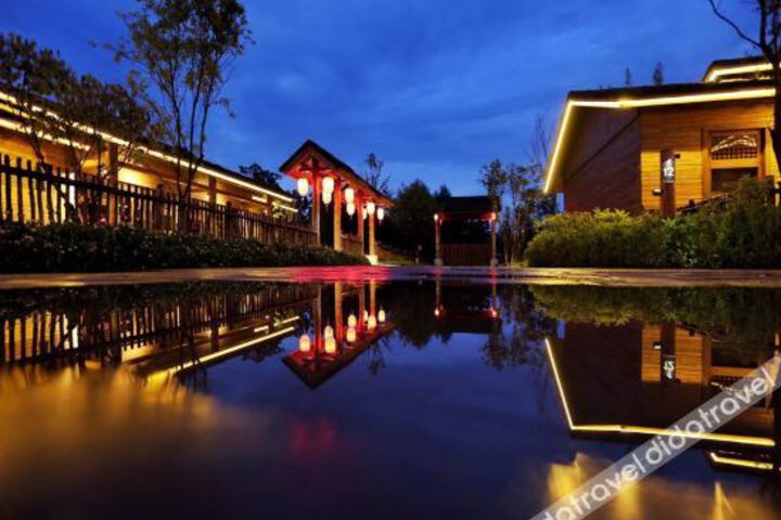 Luneng Yuanxiang Folklore Hotel