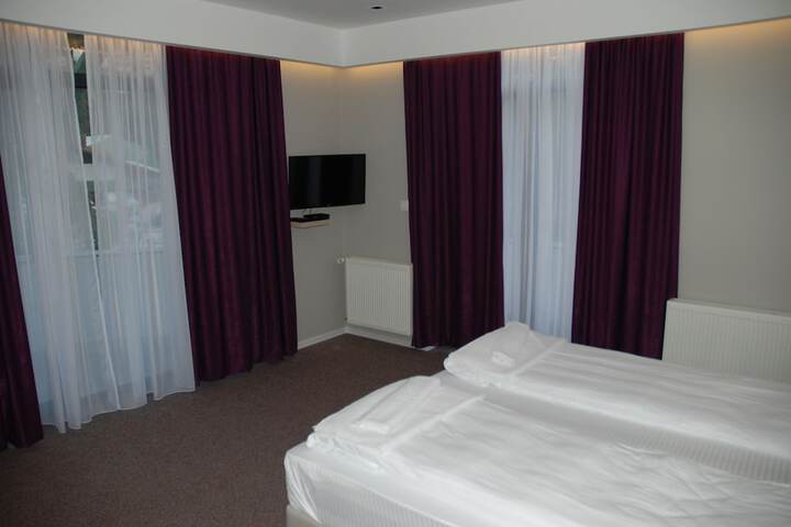 Room 4 of 39