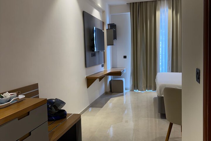 Room 11 of 18