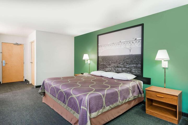 1 King Bed (5 of 11)