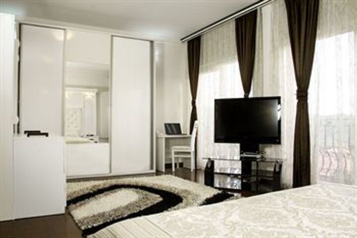 Room 3 of 35