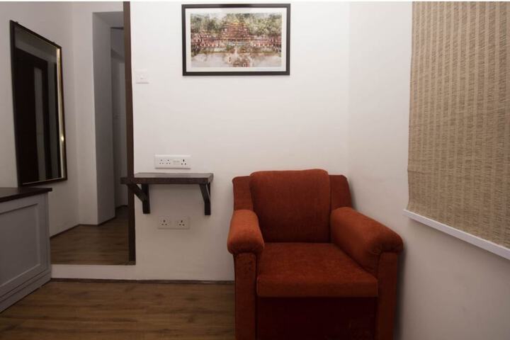 Room 5 of 18