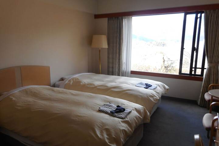 Room 8 of 35