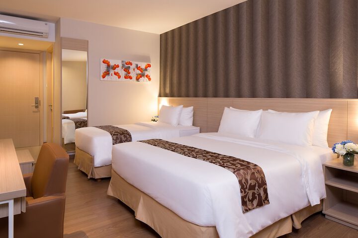 Room 12 of 90