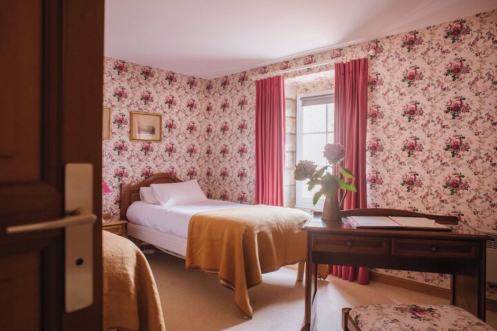 Room 4 of 49