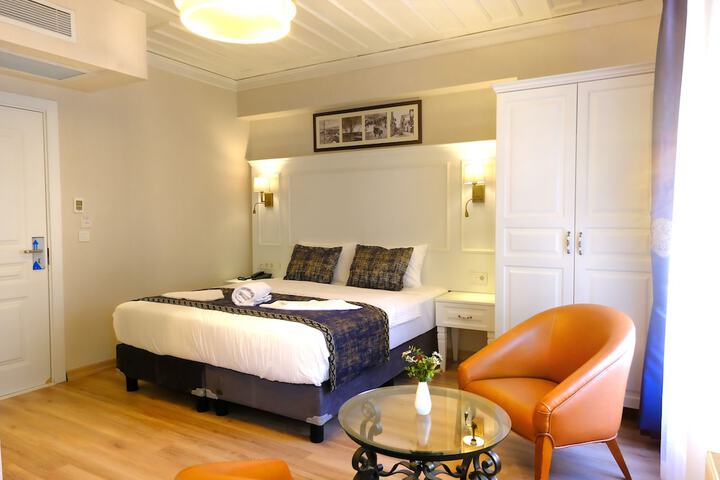Room 6 of 36