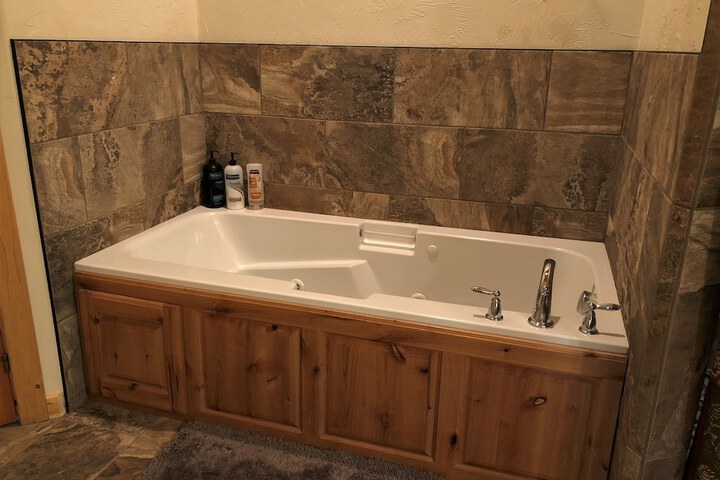 Hot Tub 50 of 71