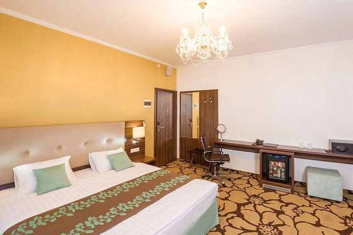 Room 7 of 14