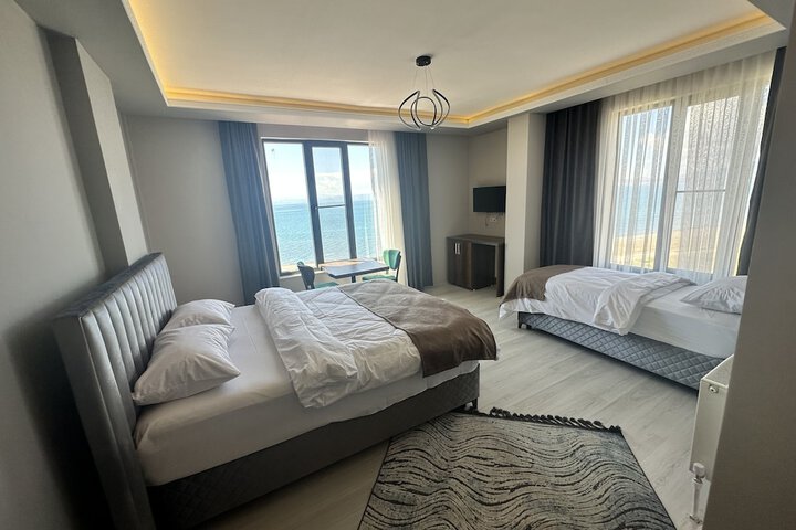Room 6 of 16