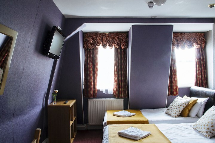 Room 12 of 90