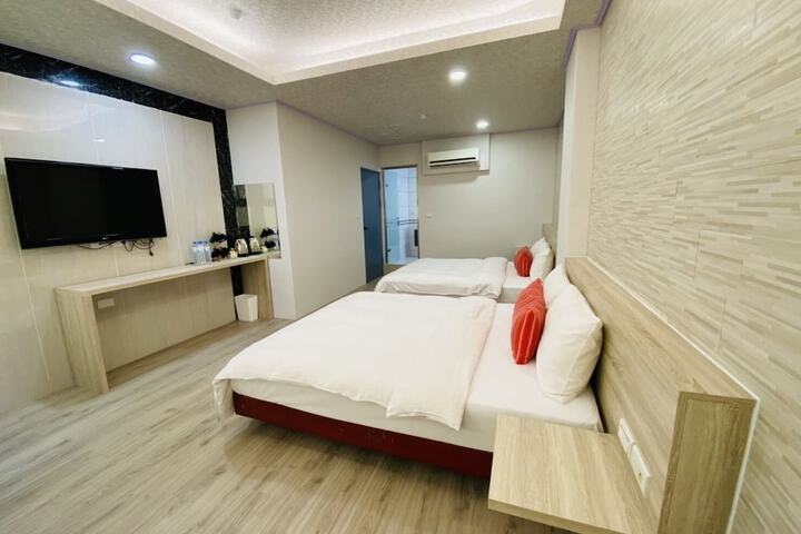Room 6 of 38