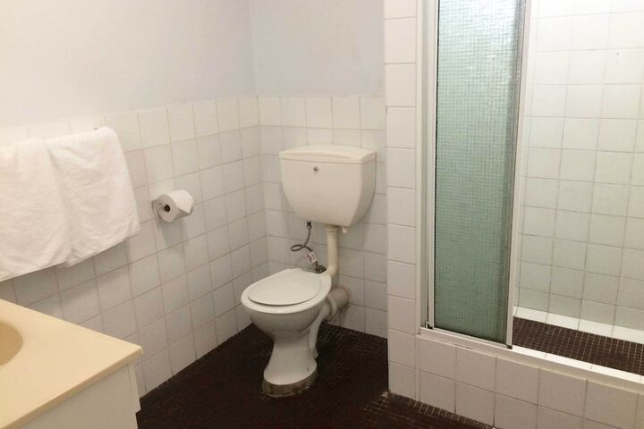 Room 9 of 13