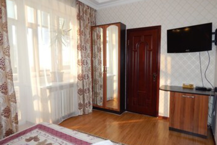 Room 13 of 20