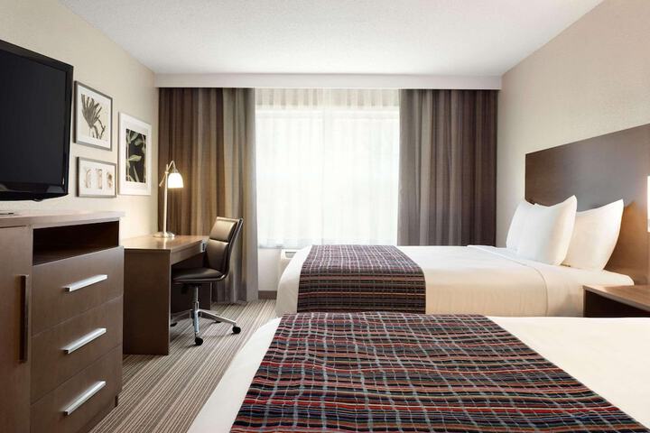 2 Queen Beds (1 of 4)