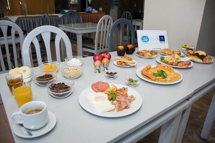 Breakfast/Coffee Service 42 of 62