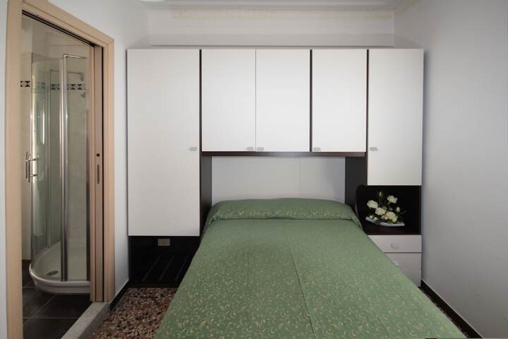 Room 28 of 38