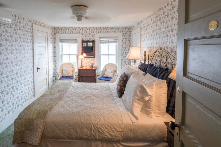 Room 8 of 75