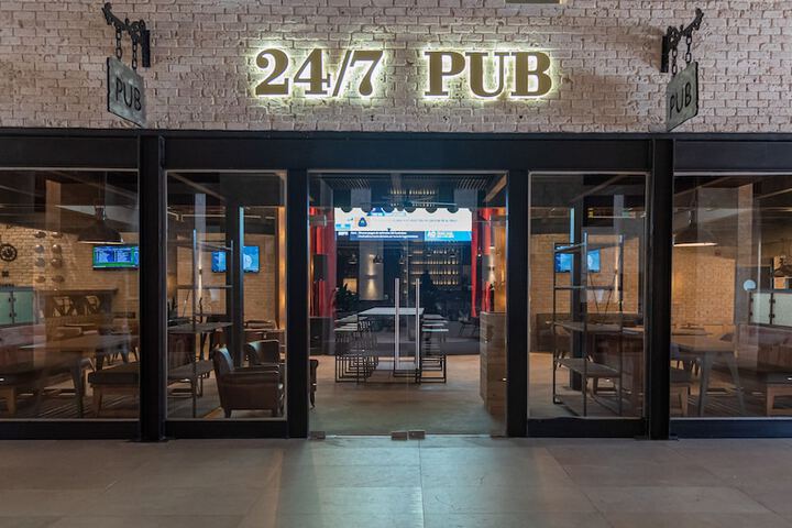 Lounge 243 of 322